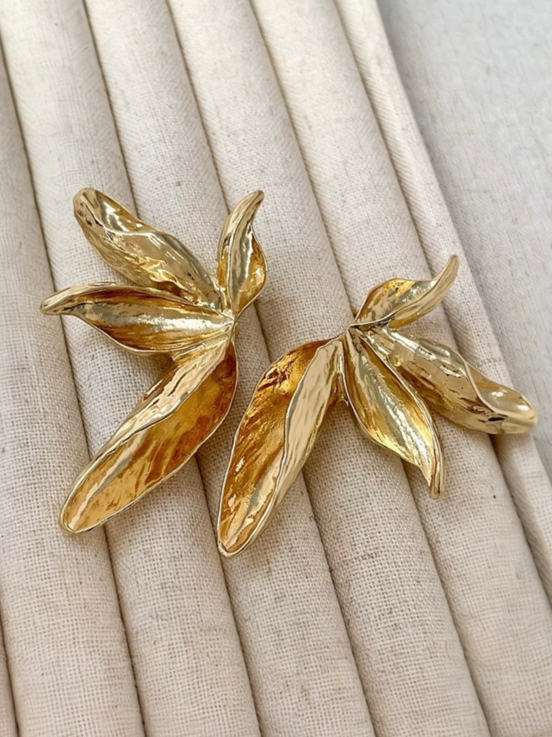Flora Curve Studs