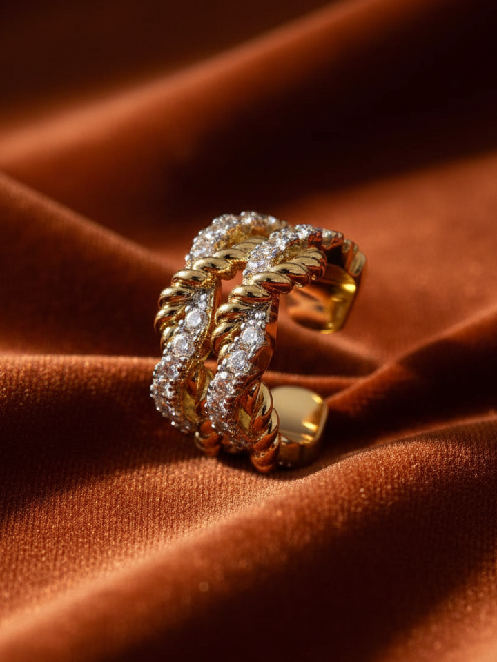 Virella Twist Ear Cuff