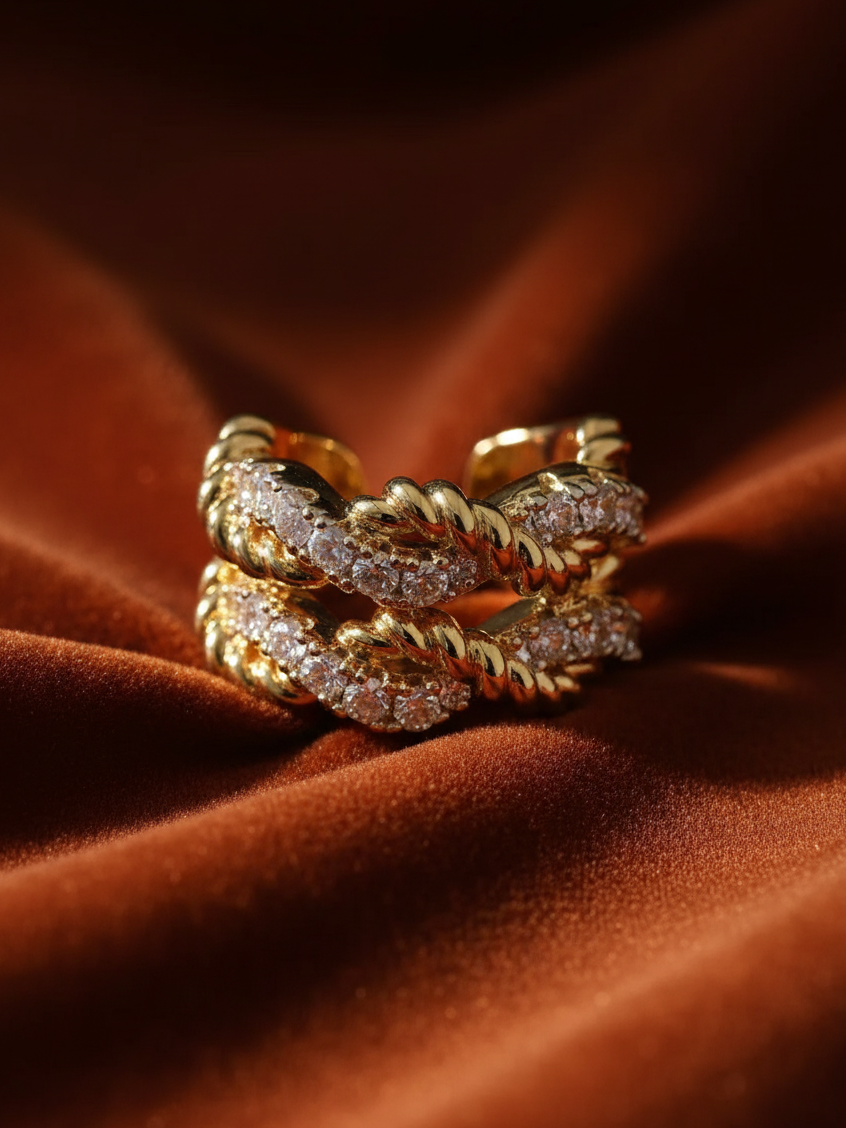 Virella Twist Ear Cuff