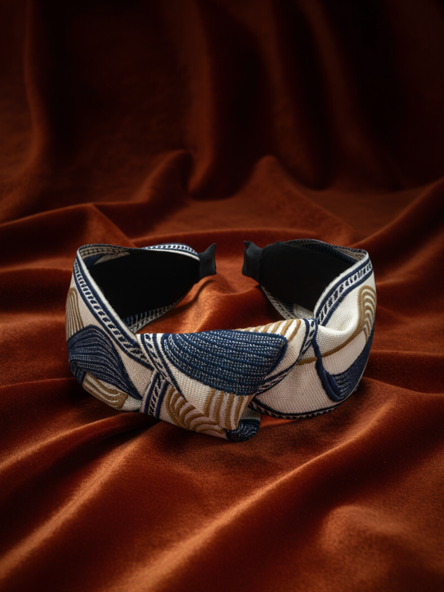 Wave Knot Band