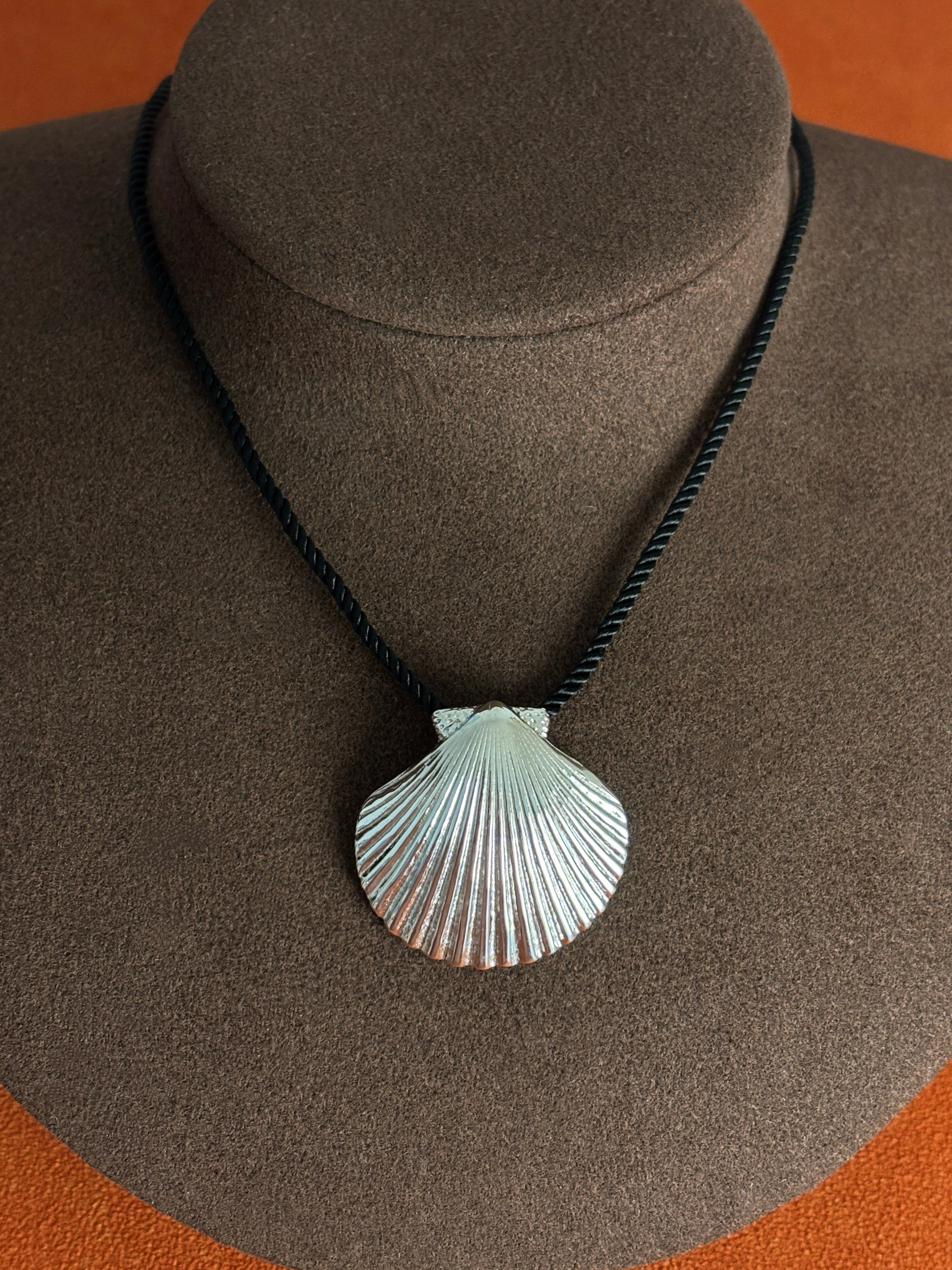 Tide Shell Collar