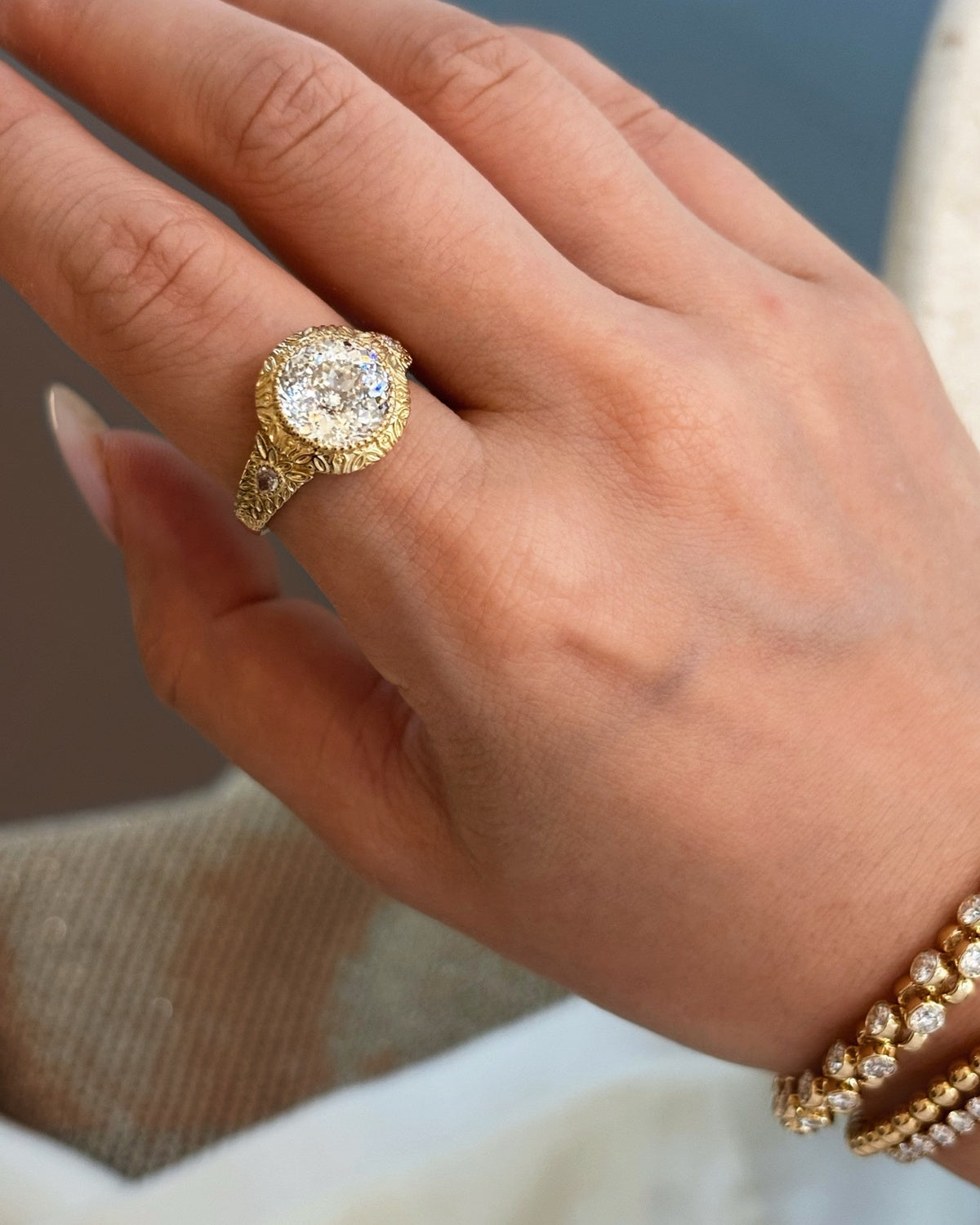 Florale Halo Ring by MONICONIC