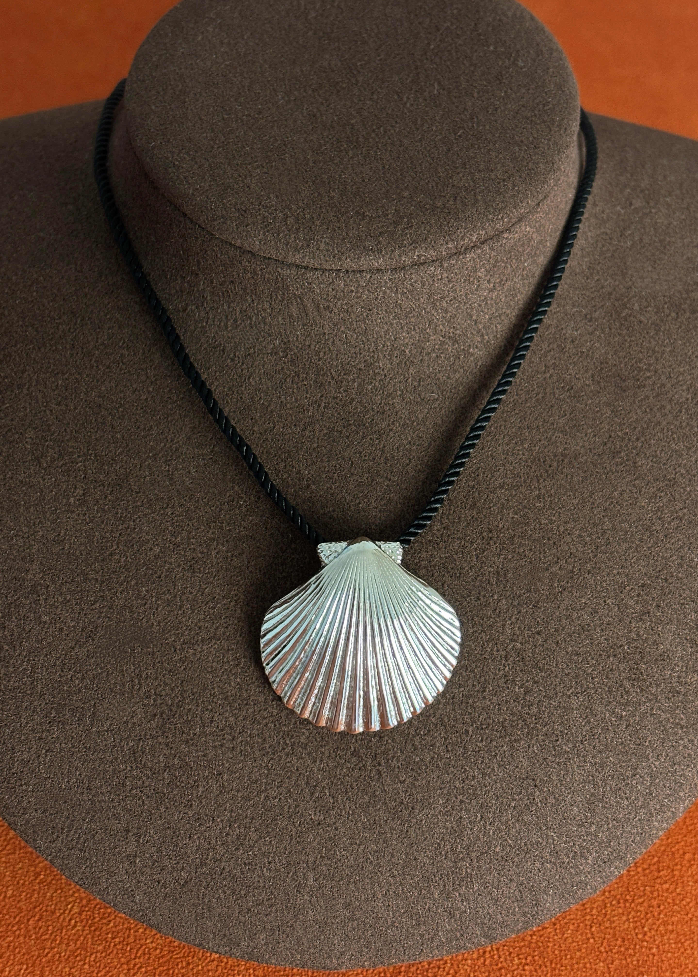 Tide Shell Collar