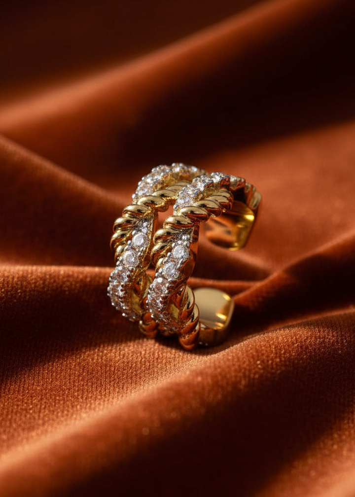 Virella Twist Ear Cuff