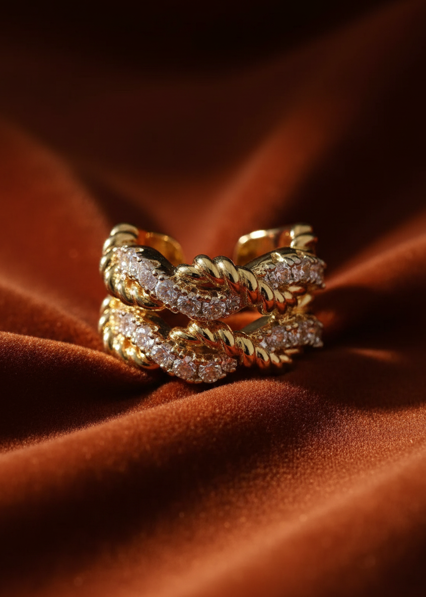 Virella Twist Ear Cuff