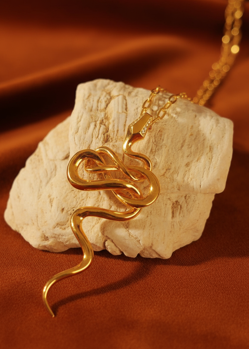 Le Serpent Necklace
