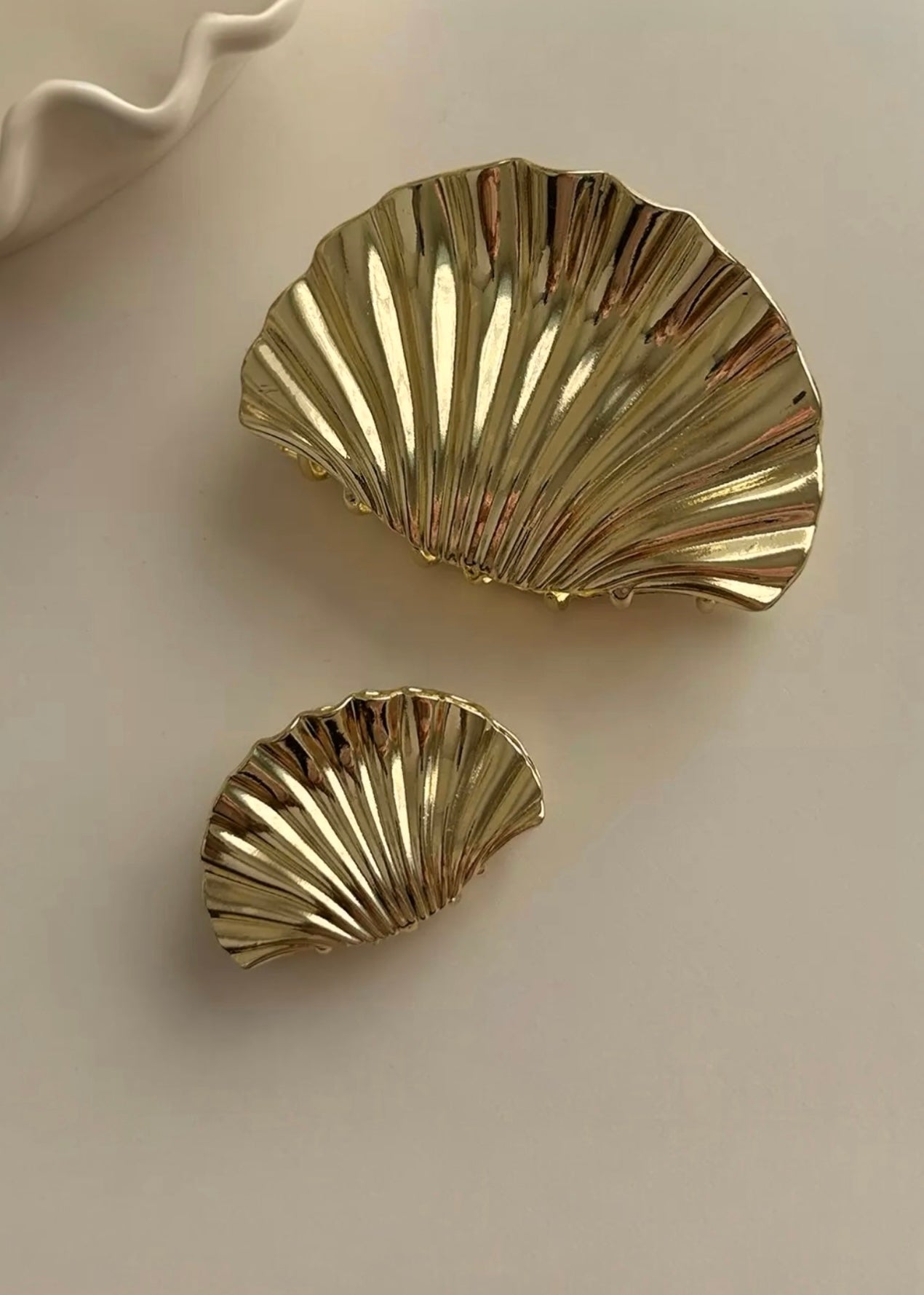 Celeste Shell Clip