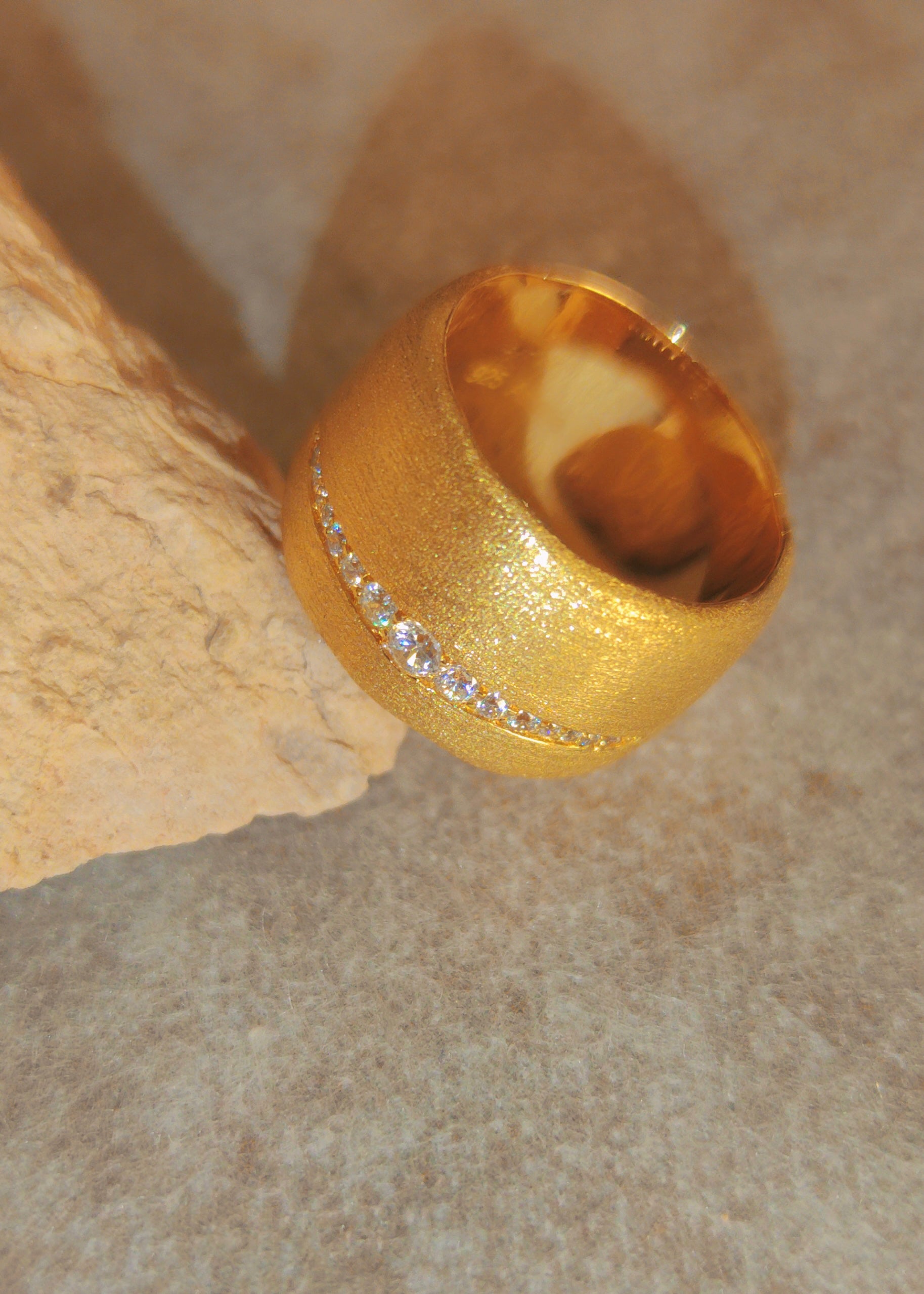 GOLDEN HOUR HORIZON RING